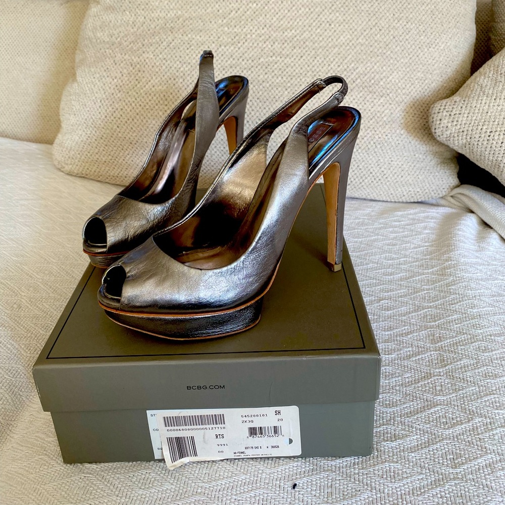 BCBGMAXAZRIA Pewter Metallic  4 inch heel heel